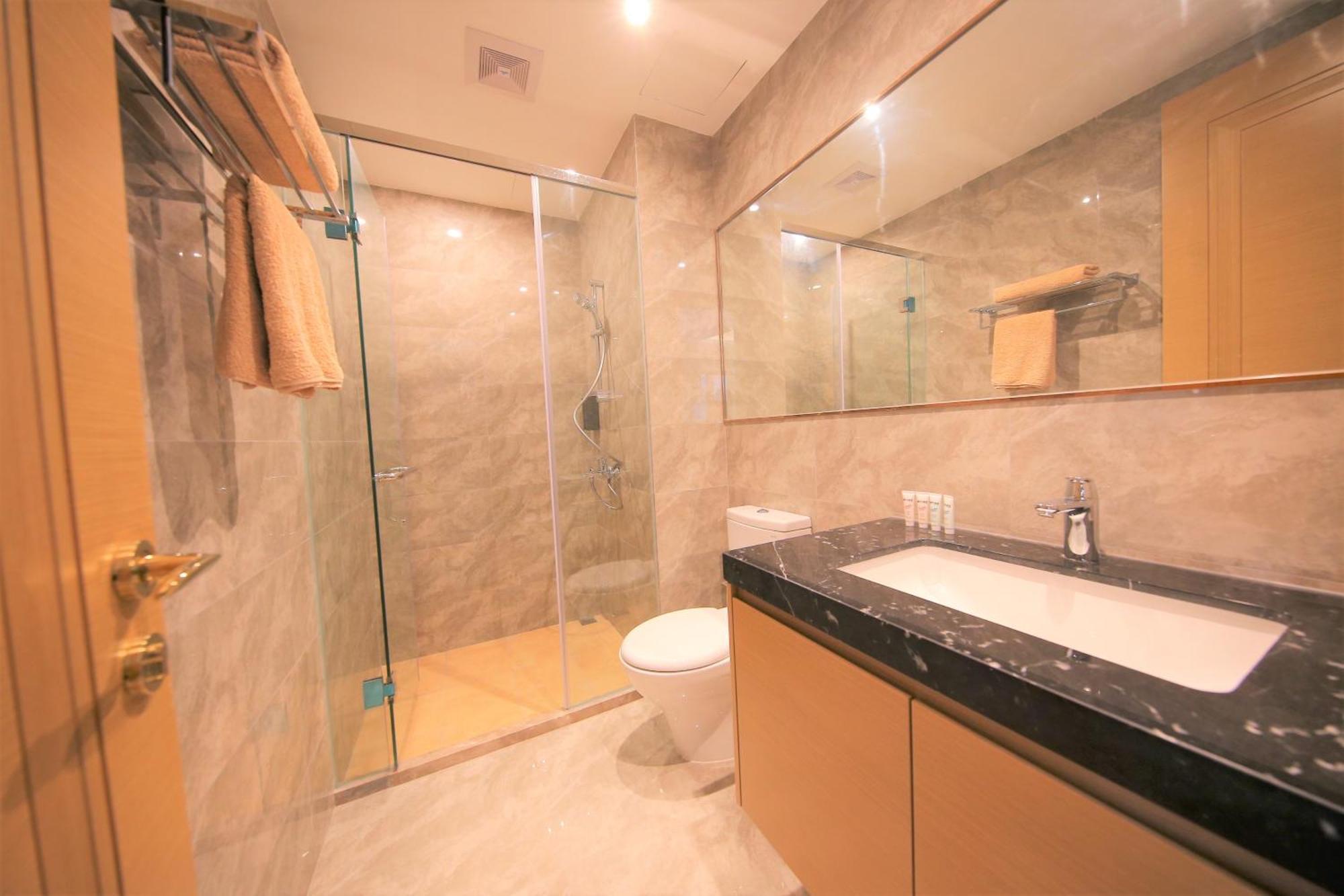 Apartment R&f Princess Cove Above Rnf Mall *