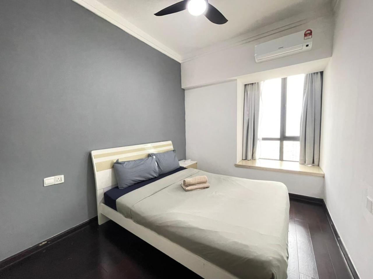 Apartment R&f Princess Cove Above Rnf Mall *